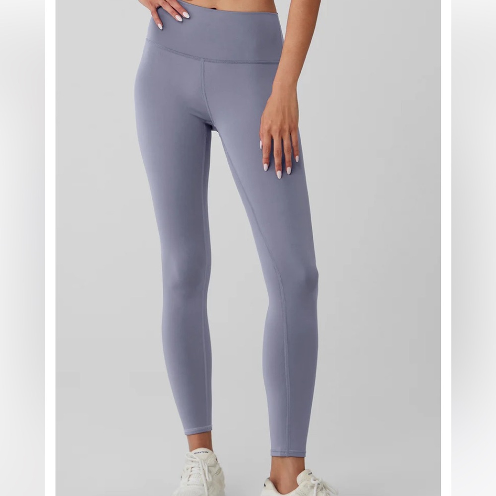 Alo leggings in Fog size Small
